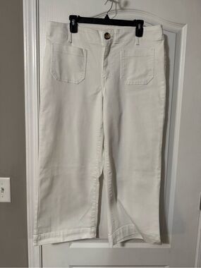 Women's White Cropped Jeans with Front Patch Pockets